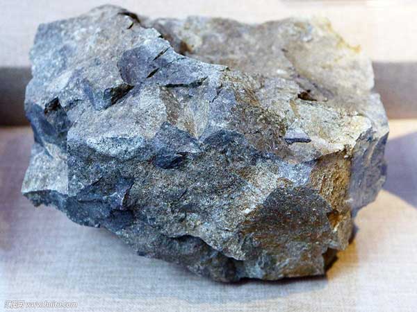成品沙子直徑在5mm以下，時產(chǎn)50噸的安山巖制砂機價格、廠家了解一下